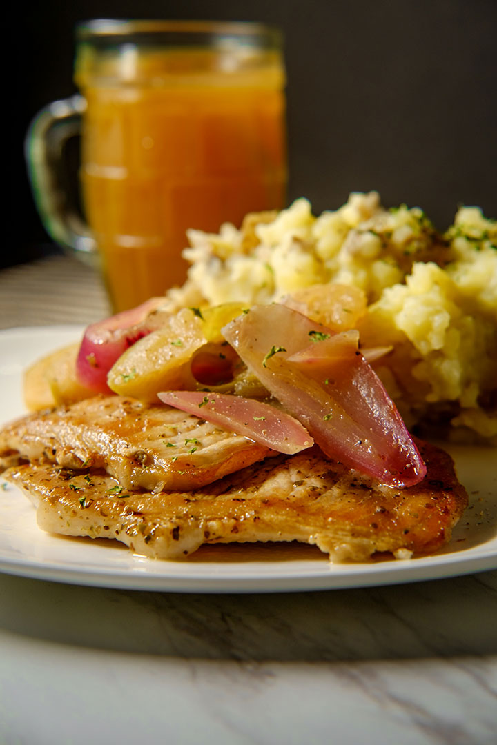 Főtt hús almamártással, bulgurral