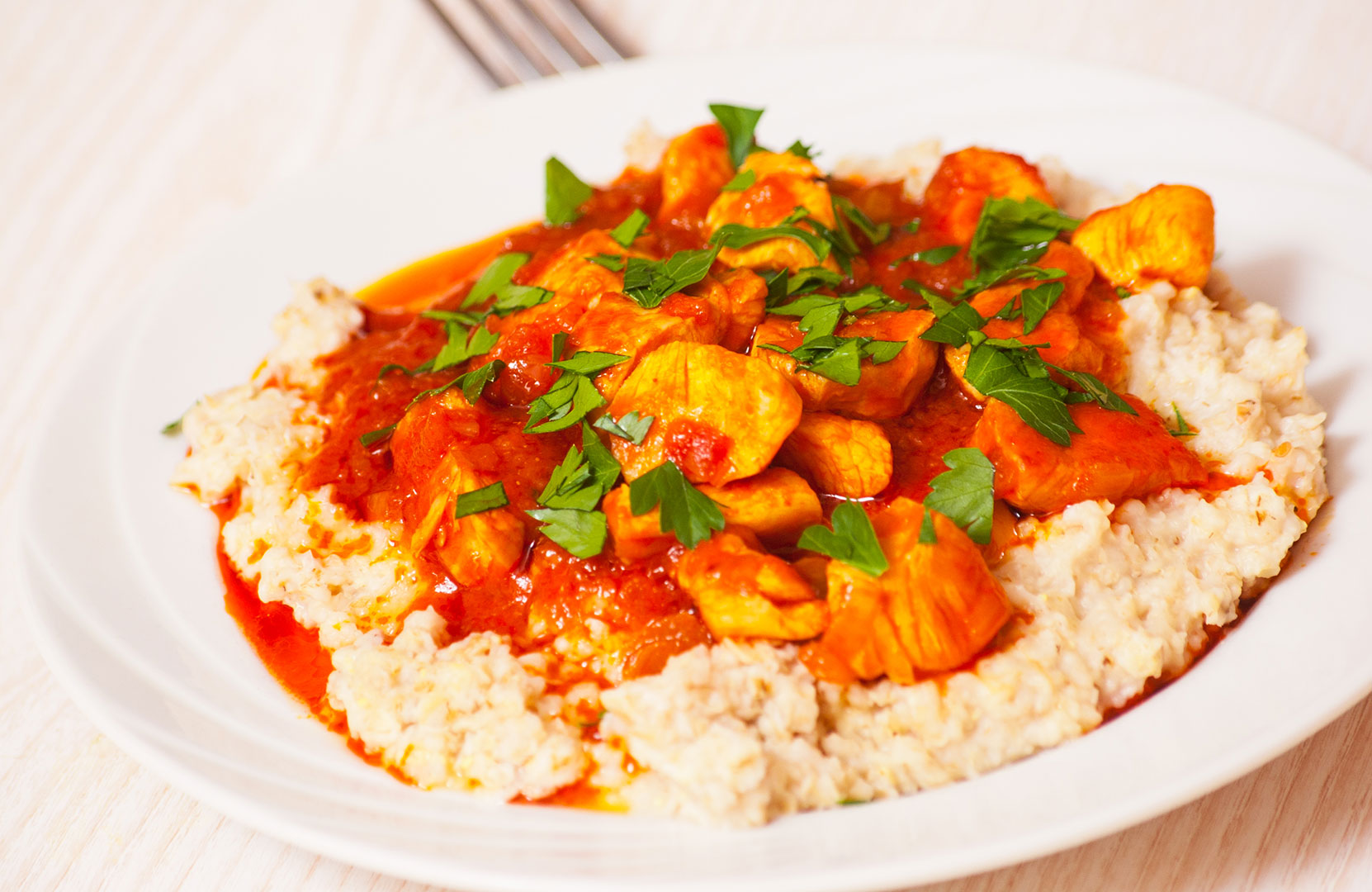 Currys csirkeragu kölessel